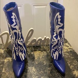 🔥Won’t Last🔥Azalea Wang Blue & White Western Embroidered Design Boots Size 9 EUC